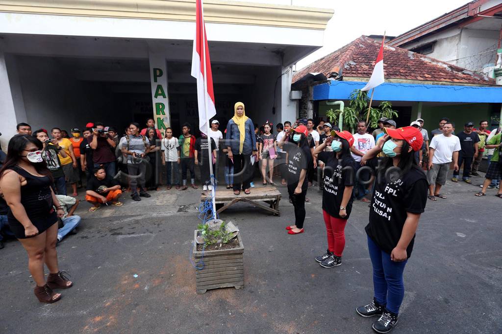 Ratusan PSK Dolly Ikuti...