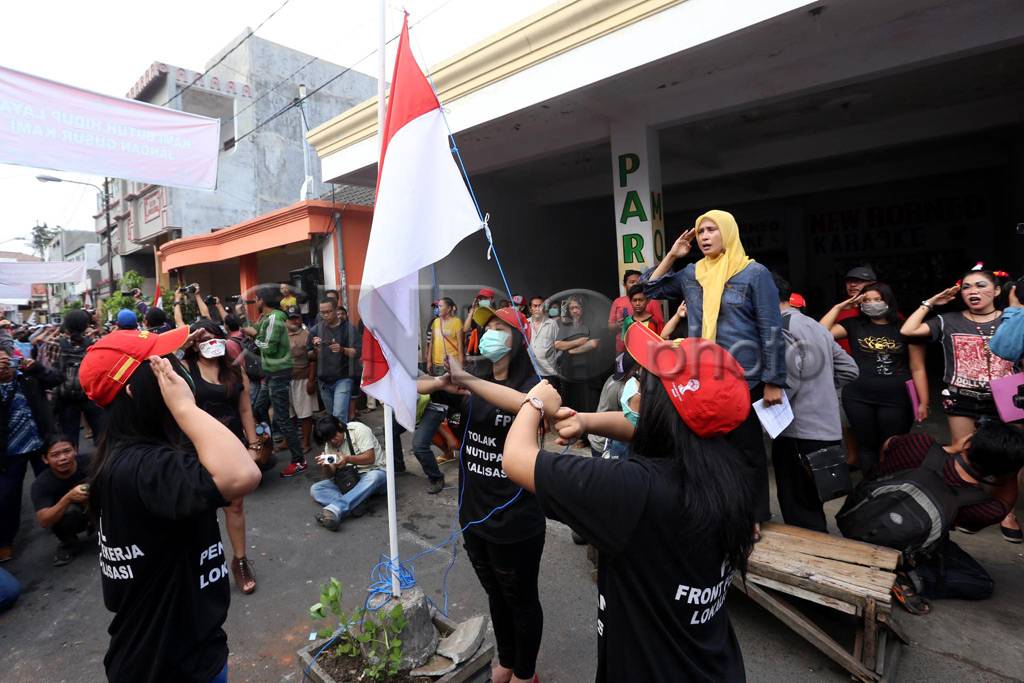 Ratusan PSK Dolly Ikuti...