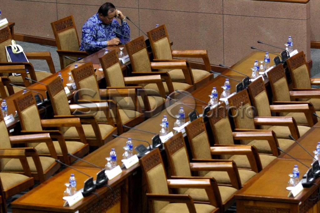 DPR Gelar Paripurna...