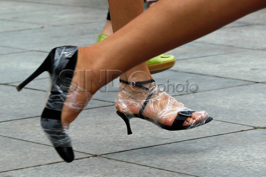 Lomba Lari Sepatu Hak...