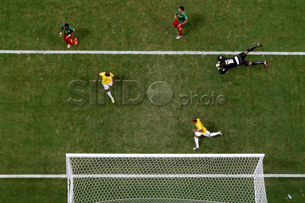 Hempaskan Kamerun 4-1,...