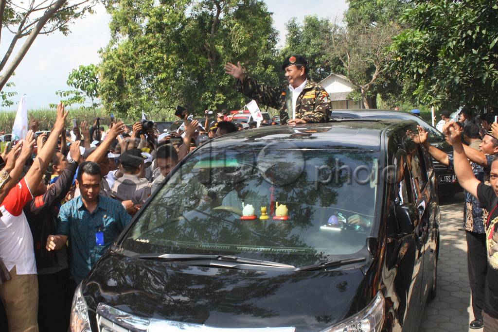 Prabowo Subianto Menjadi...