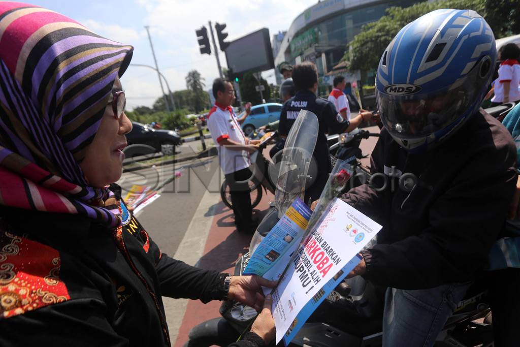 Peringati Hari Anti...