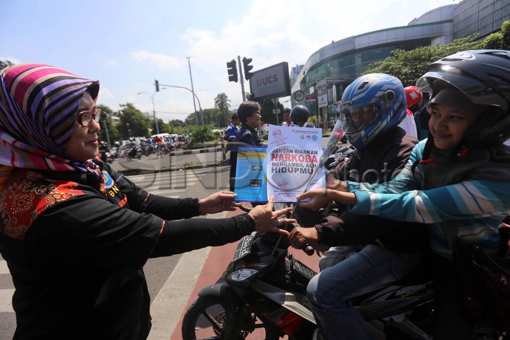 Peringati Hari Anti...