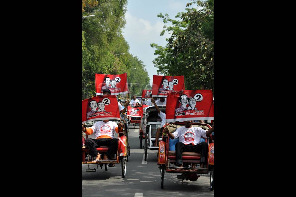 Aksi Tukang Becak Dukung...