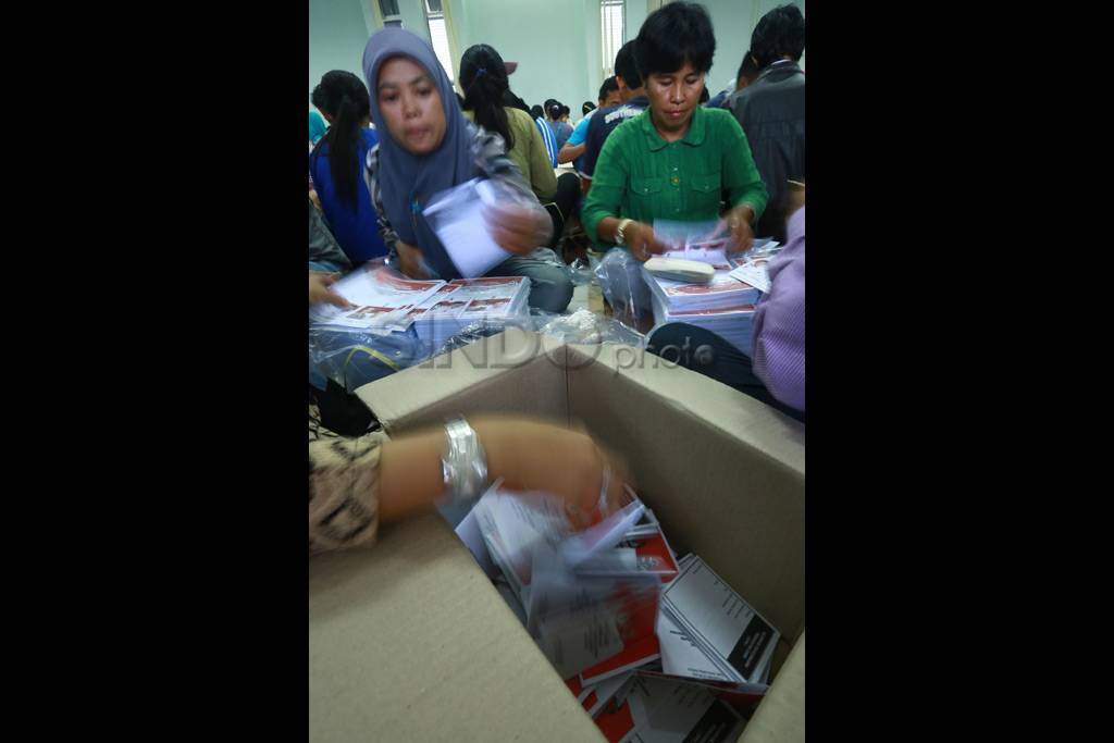 KPU Palembang Kerahkan...