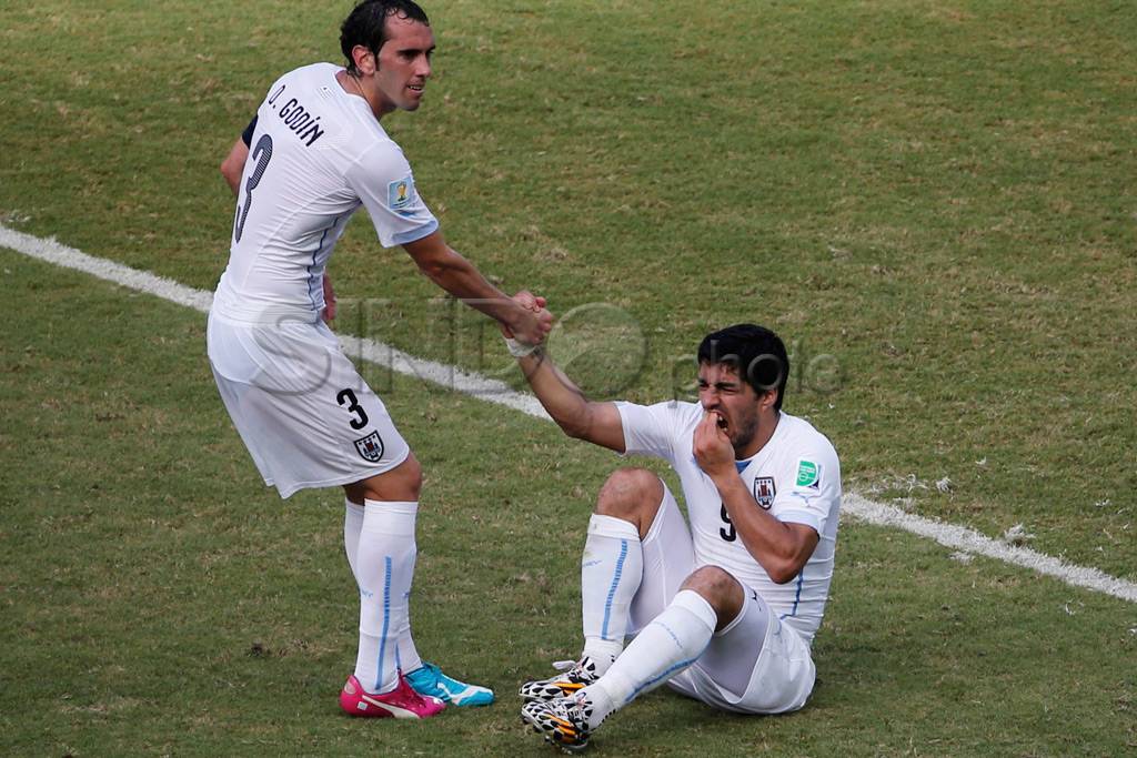 Suarez Gigit Chiellini,...