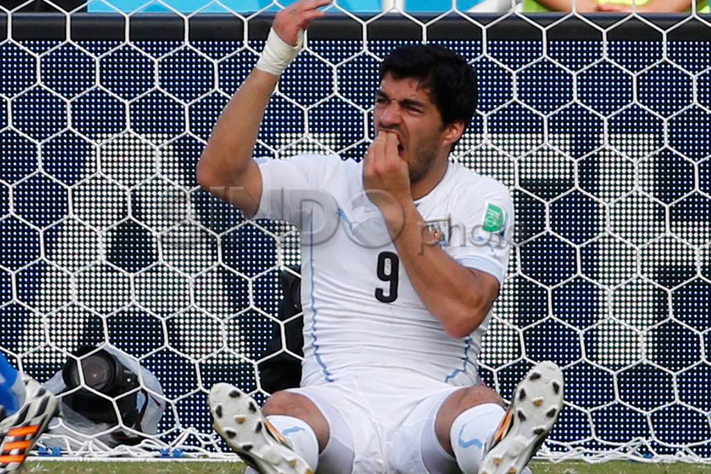 Suarez Gigit Chiellini,...