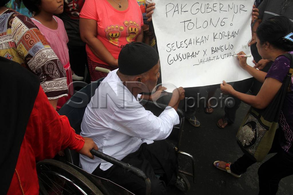 Aksi Warga Sentiong...