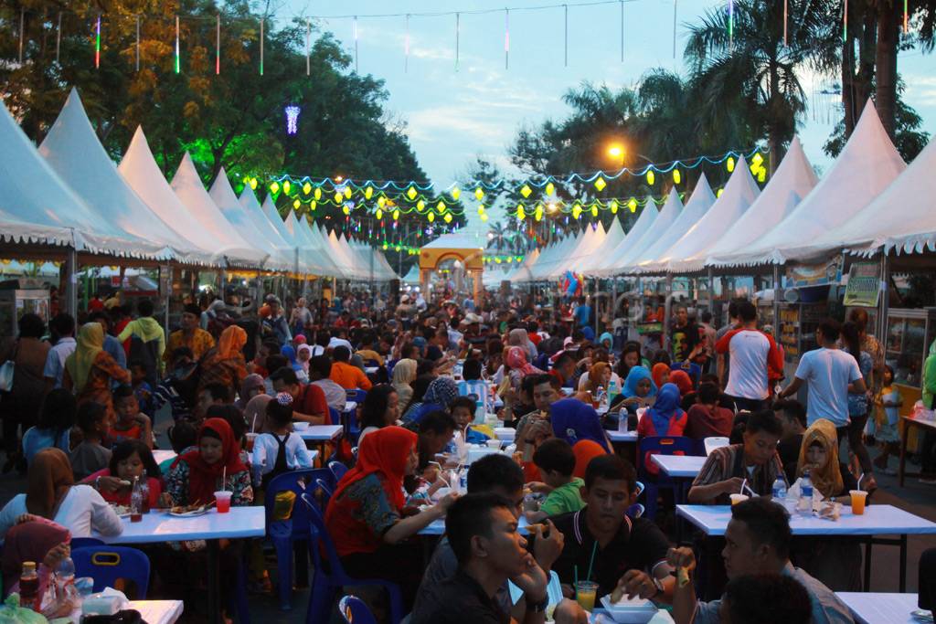 Buka Puasa di Ramadhan...