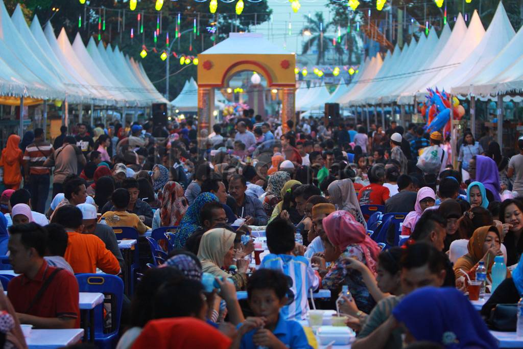 Buka Puasa di Ramadhan...