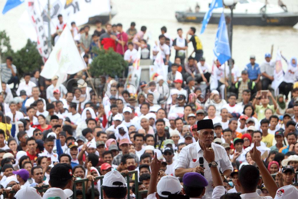 Ribuan Simpatisan Hadiri...