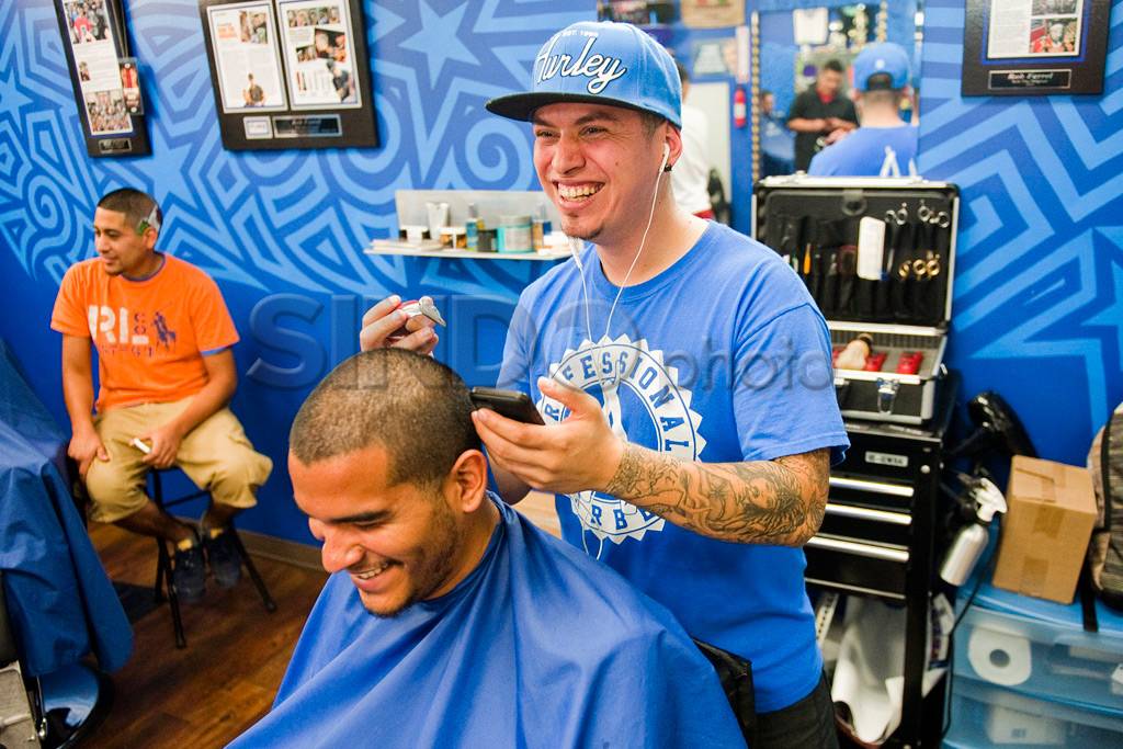 Cukur Rambut Gambar...