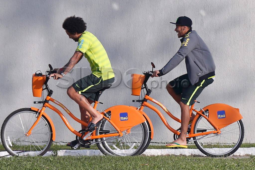 Neymar Naik Sepeda Ikuti...