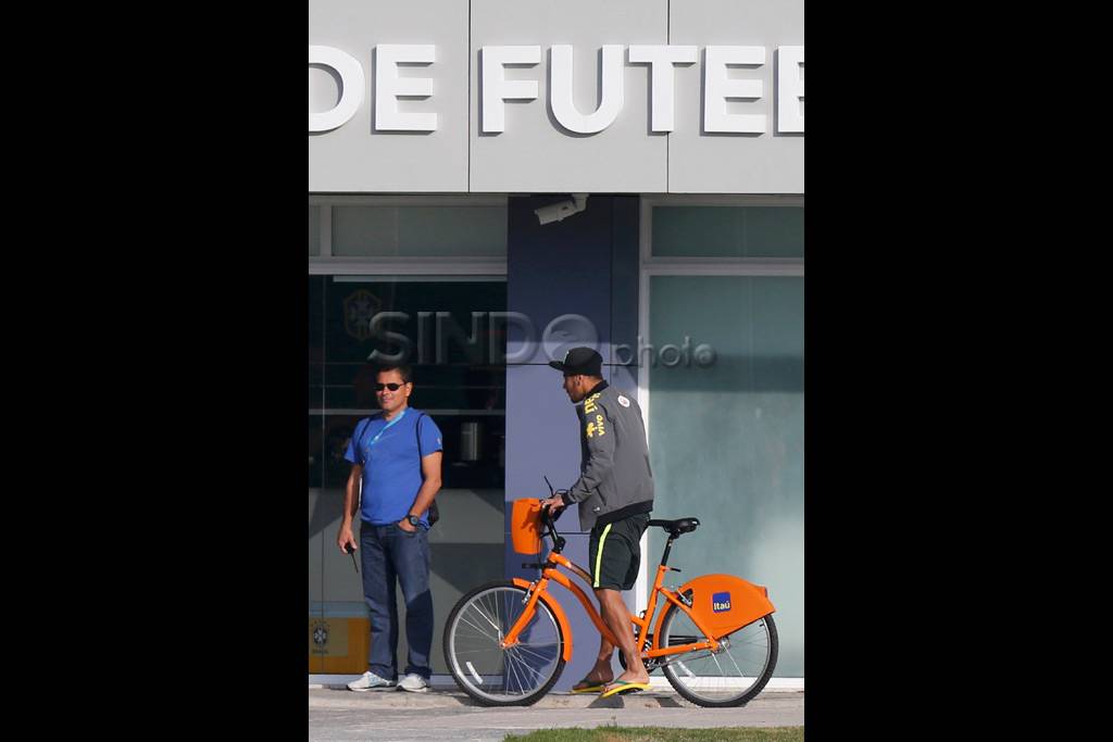 Neymar Naik Sepeda Ikuti...