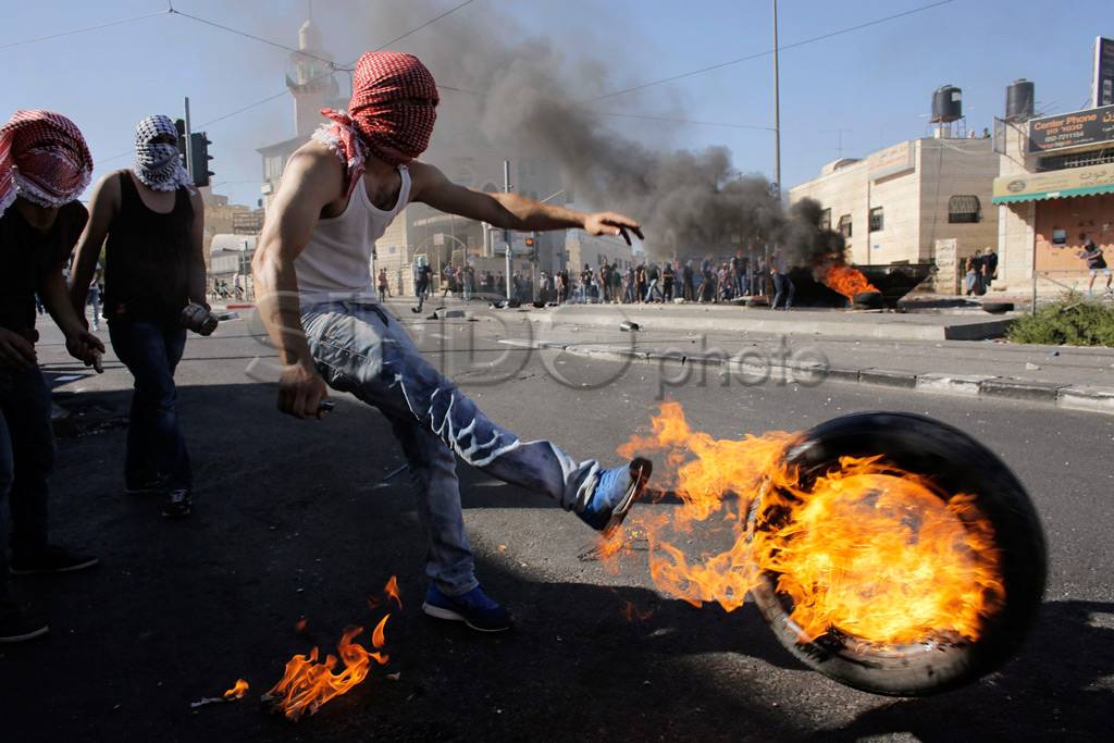Pemuda Palestina Bentrok...