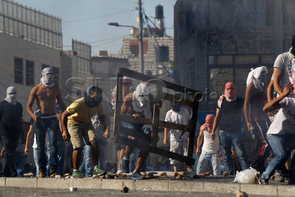 Pemuda Palestina Bentrok...