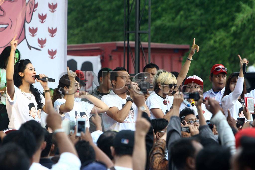 Anang Ramaikan Kampanye...