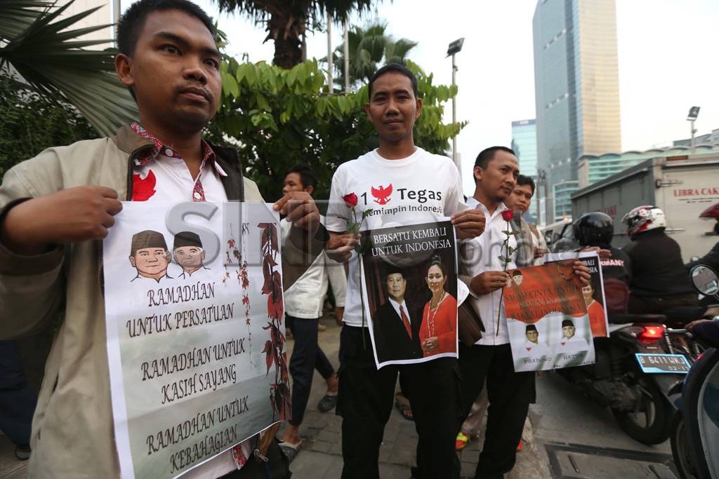 Aksi Freeze Mob Dukung...