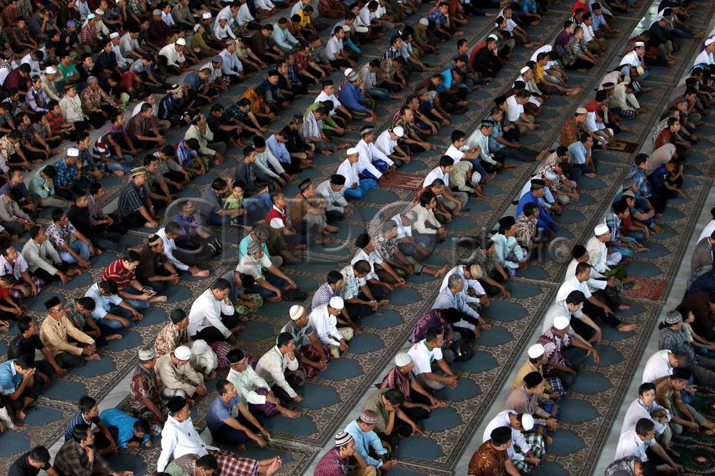 Ribuan Umat Islam Padati...