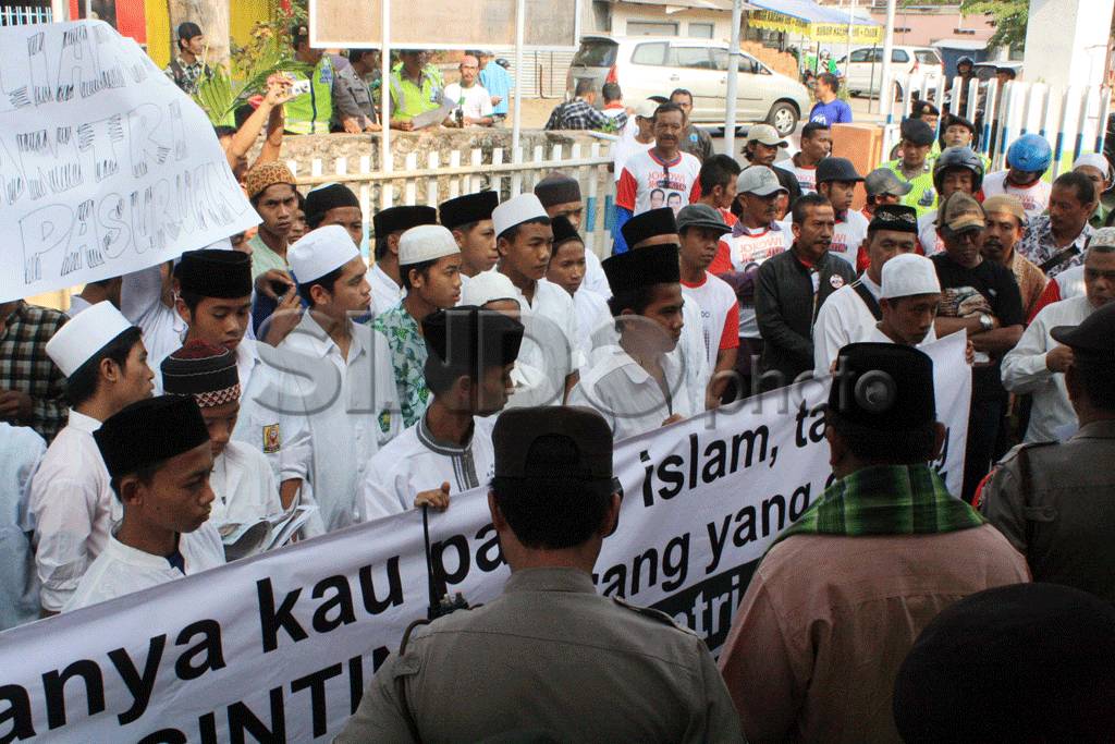 Puluhan Santri Sambangi...