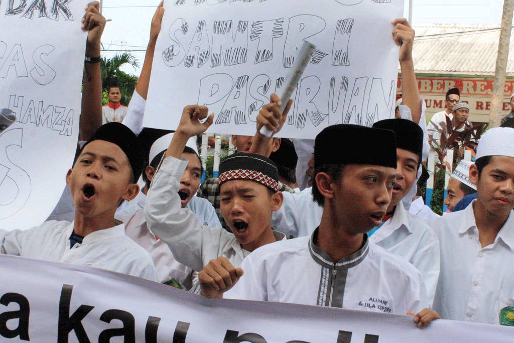 Puluhan Santri Sambangi...
