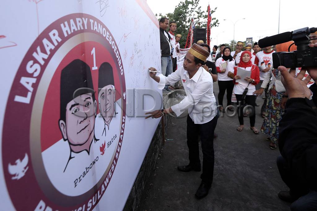 Laskar HT Bagikan Tajil...