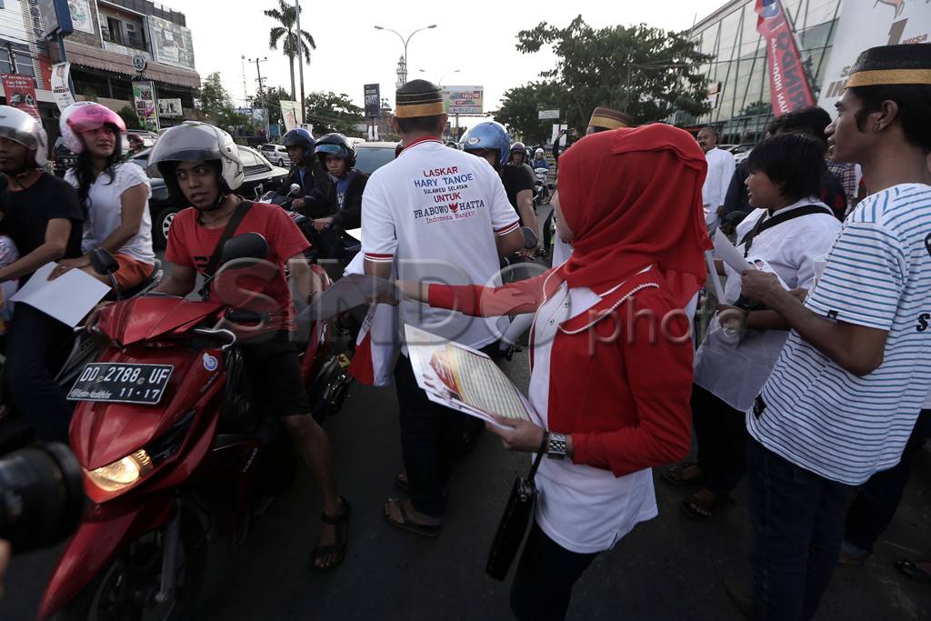 Laskar HT Bagikan Tajil...