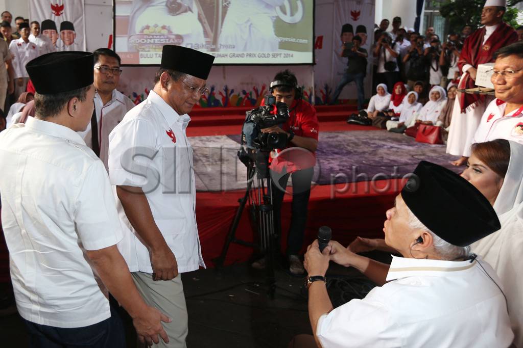 Prabowo-Hatta Hadiri...