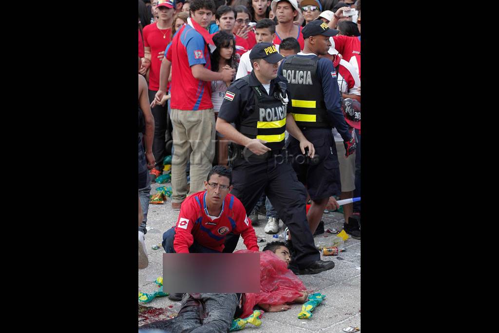 Dua Orang Ditusuk saat...
