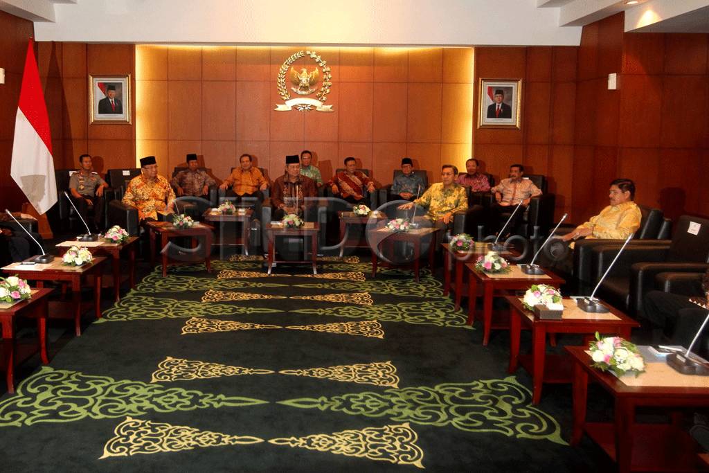 Presiden dan Pimpinan...