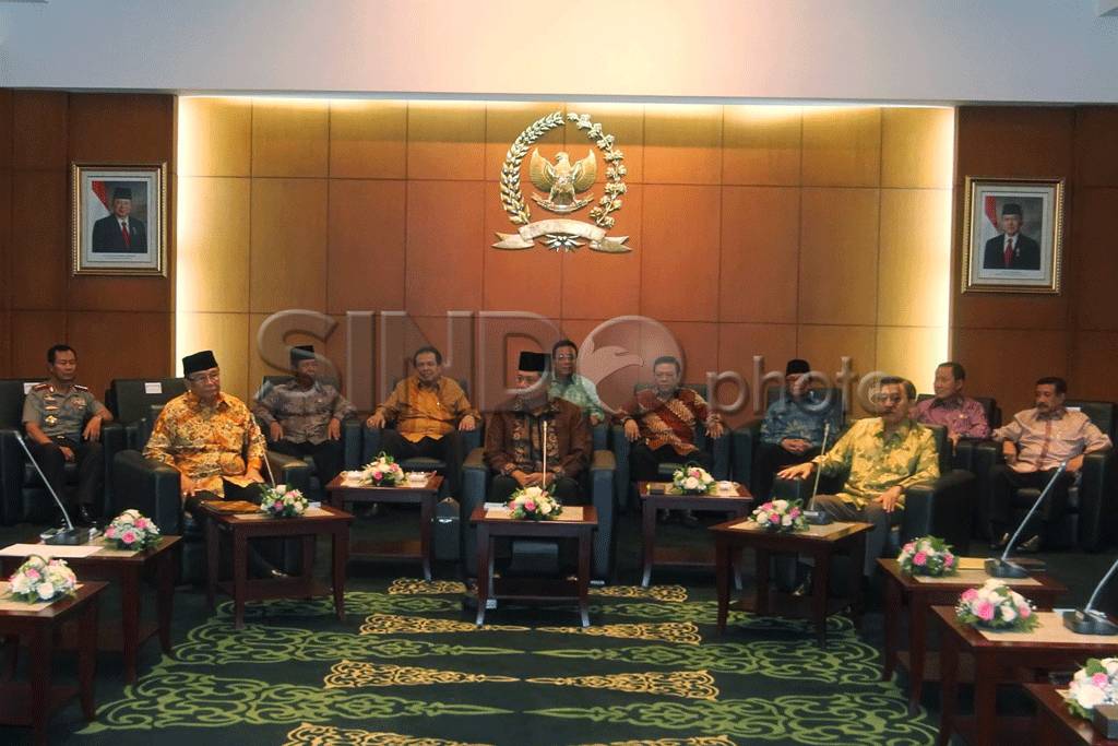 Presiden dan Pimpinan...