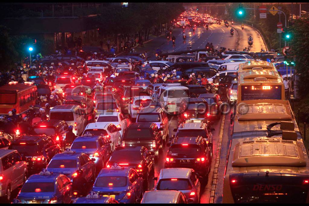 Macet Parah di Perempatan...
