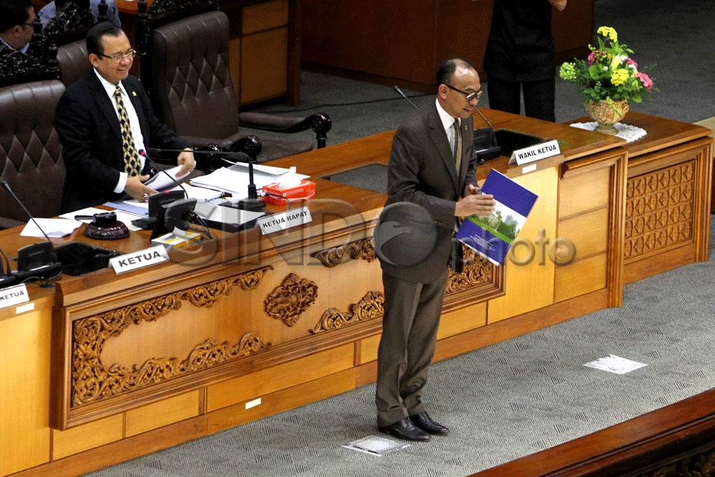 DPR Gelar Paripurna...