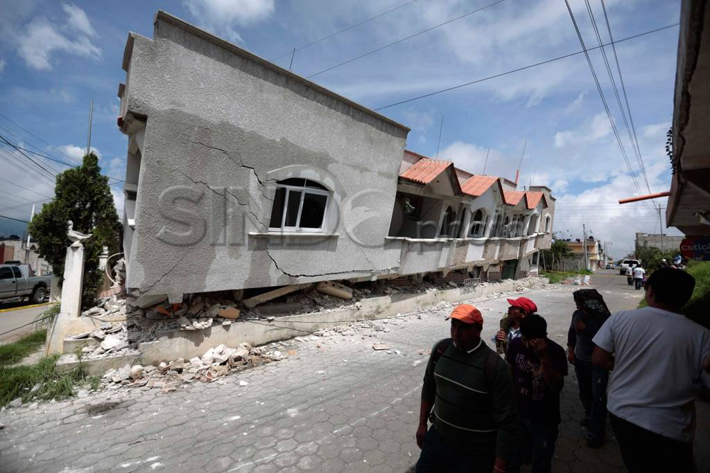 Gempa 6,9 SR Guncang...