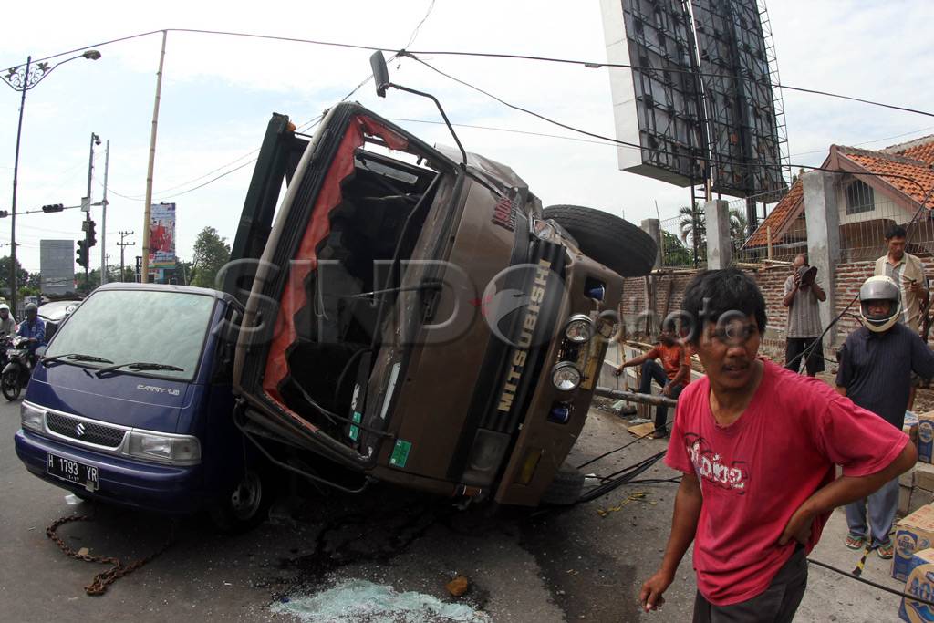 Rem Blong, Truk Timpa...