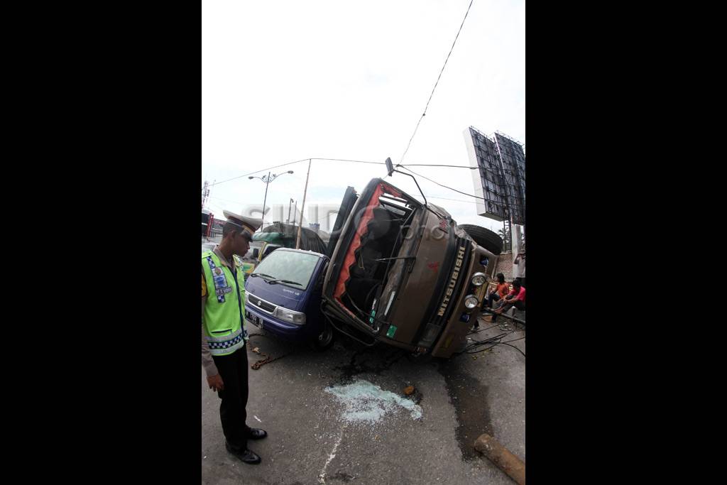 Rem Blong, Truk Timpa...