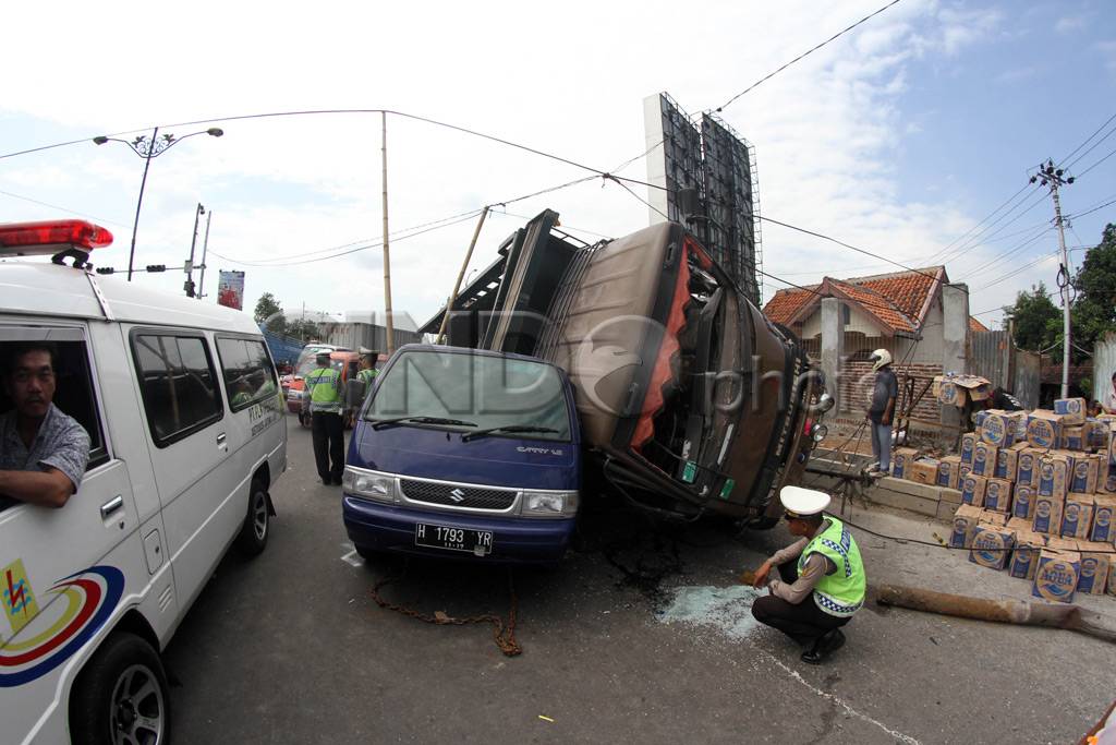 Rem Blong, Truk Timpa...