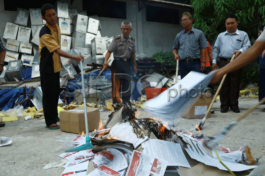 Ribuan Surat Suara Dimusnahkan