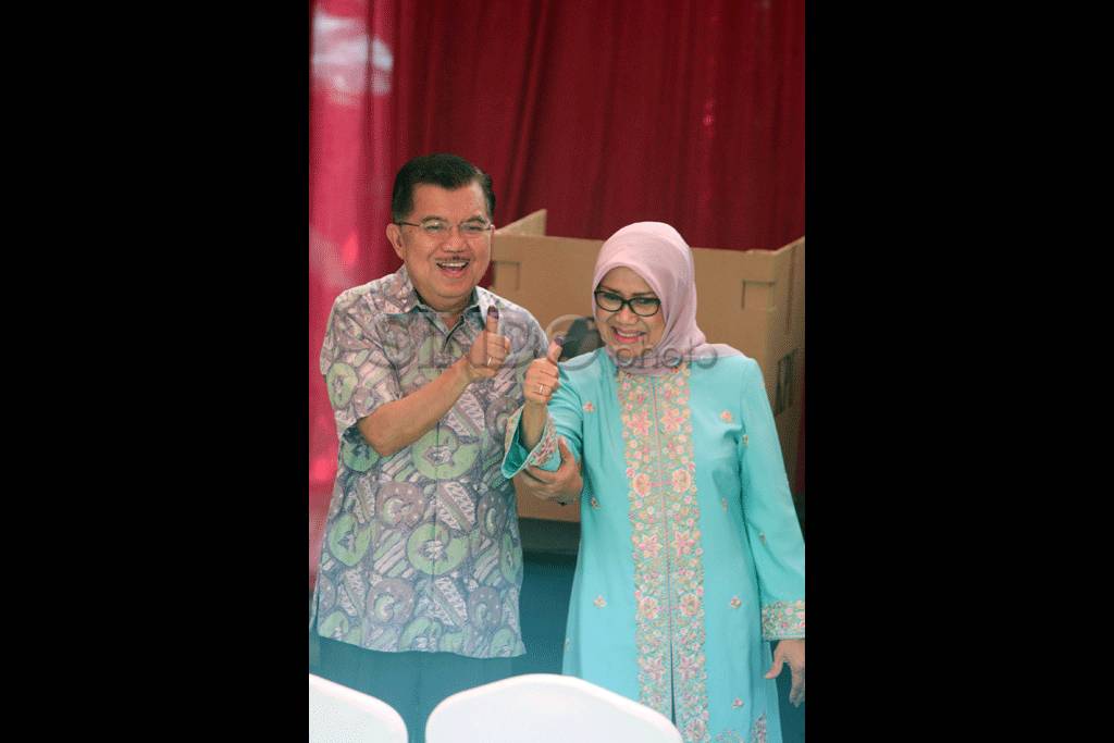 Bersama Istri dan Cucu,...