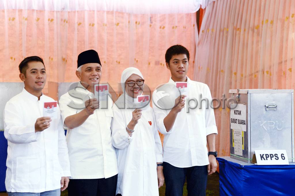 Hatta Rajasa Nyoblos...