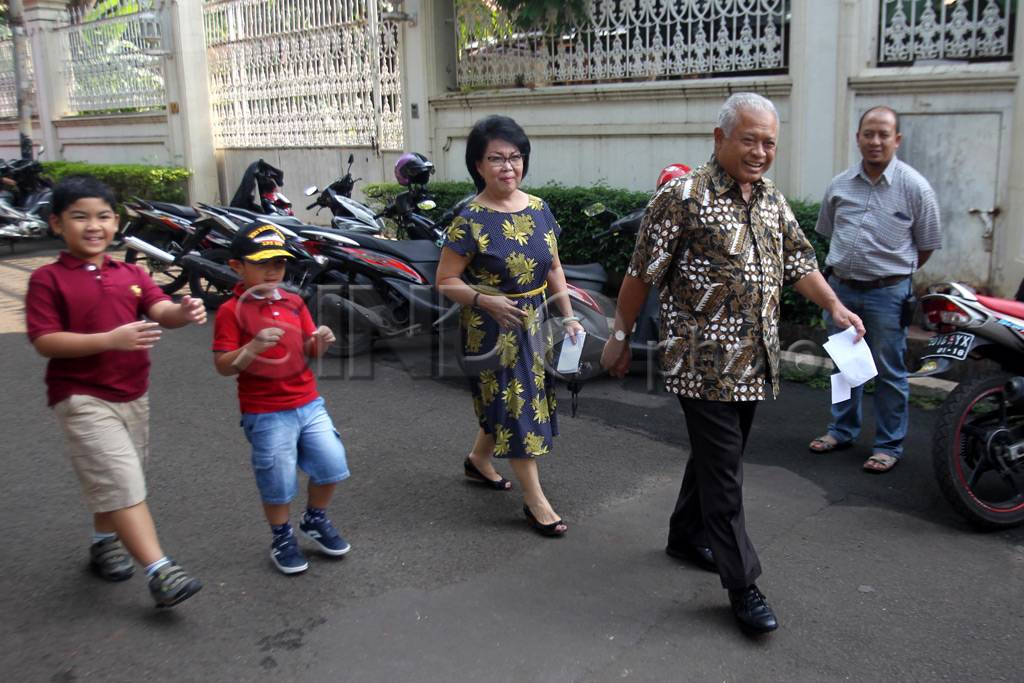 Menteri-menteri Gunakan...
