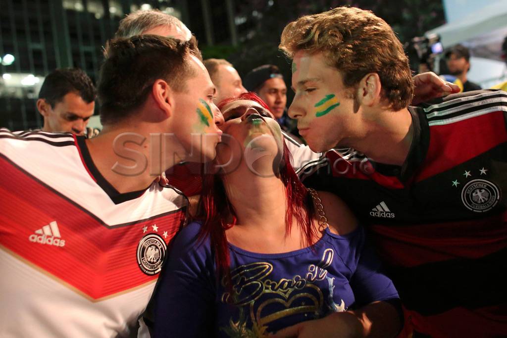 Suporter Jerman Rayakan...