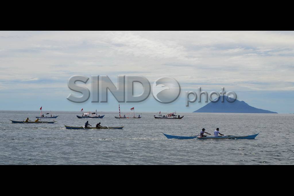 Lomba Perahu Hias di...