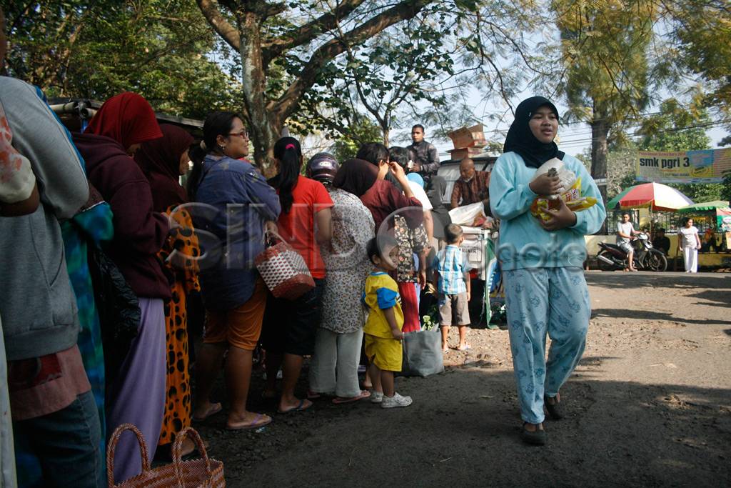 Warga Malang Padati...