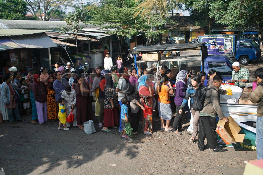 Warga Malang Padati...
