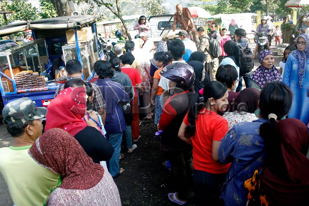 Warga Malang Padati...