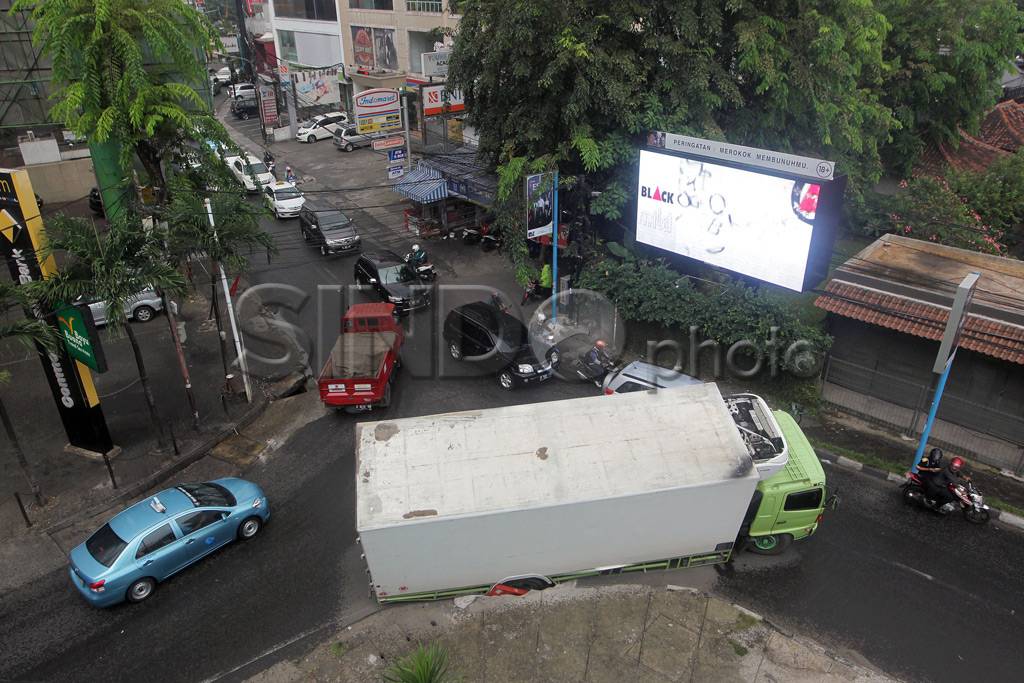 Truk Amblas di Kemang
