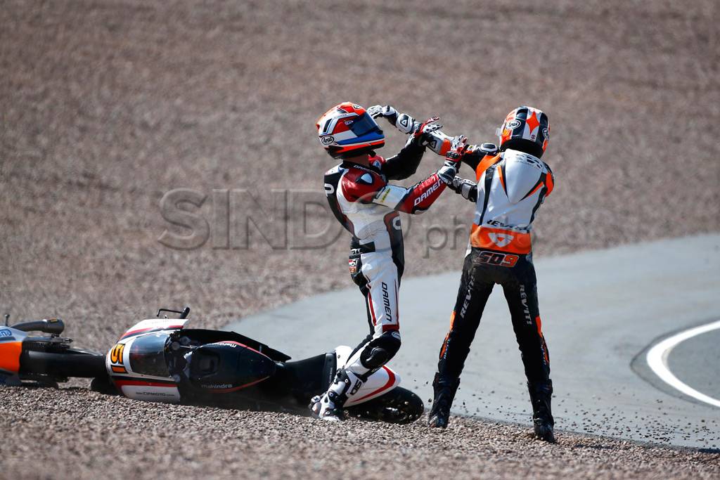 Pembalap Moto3 Berkelahi...