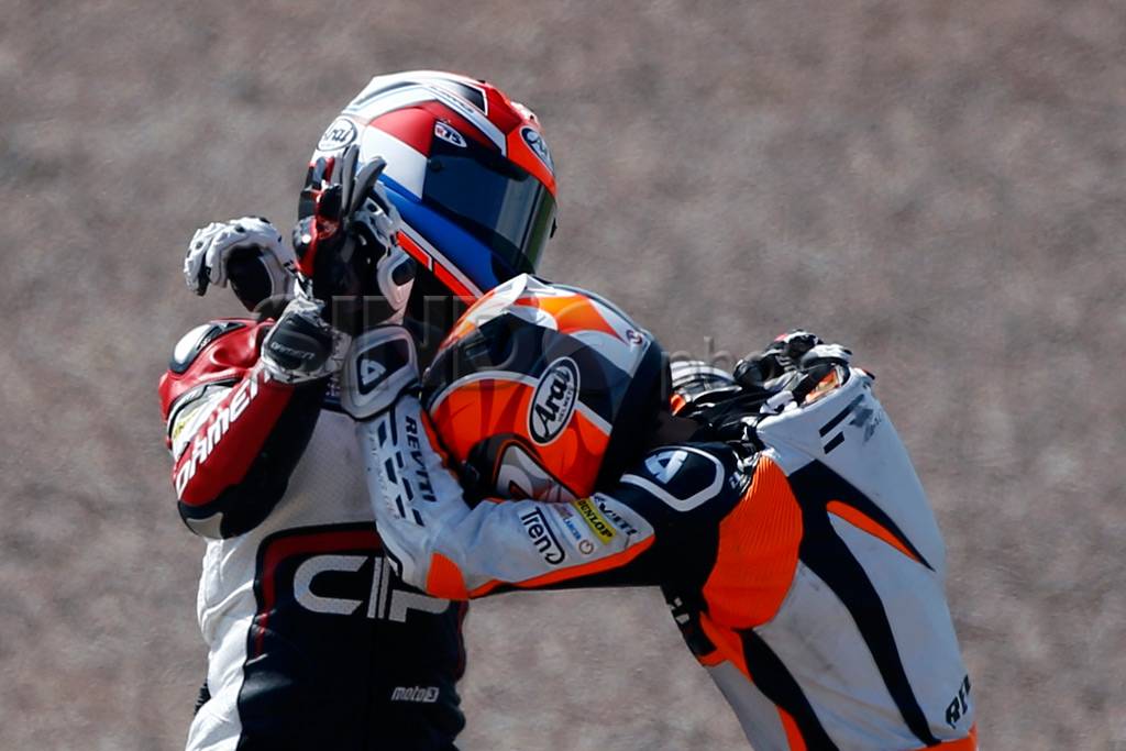 Pembalap Moto3 Berkelahi...